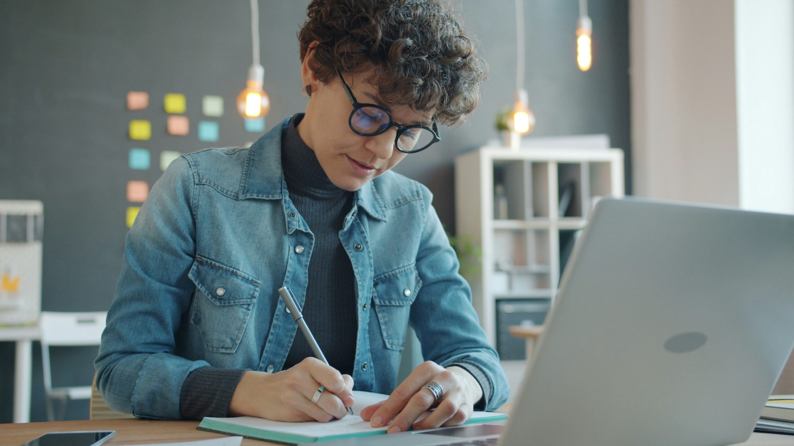 How to Get Into Scholarship Programs for College Students